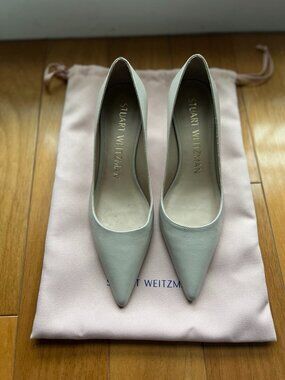 Stuart Weitzman Pebbled leather POWER KITTEN-HEEL PUMP 50